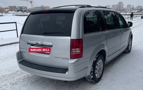 Chrysler Town & Country V рестайлинг, 2010 год, 1 200 000 рублей, 4 фотография