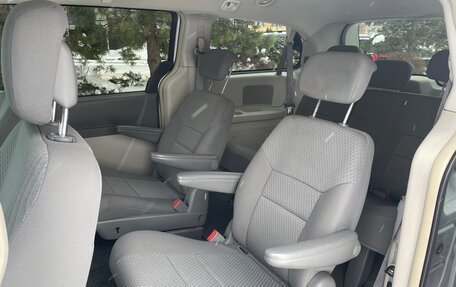 Chrysler Town & Country V рестайлинг, 2010 год, 1 200 000 рублей, 10 фотография