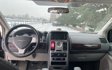 Chrysler Town & Country V рестайлинг, 2010 год, 1 200 000 рублей, 14 фотография