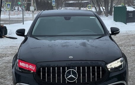 Mercedes-Benz E-Класс, 2020 год, 2 300 000 рублей, 3 фотография