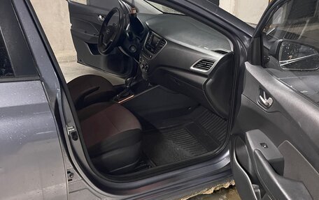 Hyundai Solaris II рестайлинг, 2018 год, 1 200 000 рублей, 3 фотография