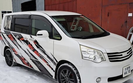 Toyota Noah III, 2012 год, 1 700 000 рублей, 3 фотография
