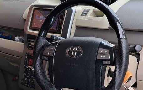 Toyota Noah III, 2012 год, 1 700 000 рублей, 10 фотография