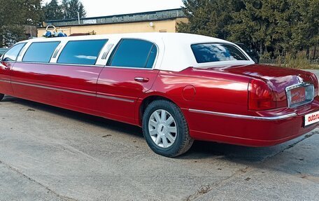 Lincoln Town Car III рестайлинг, 2003 год, 1 000 000 рублей, 4 фотография