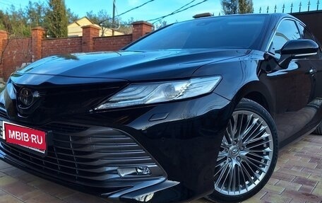 Toyota Camry, 2021 год, 3 650 000 рублей, 1 фотография