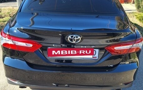 Toyota Camry, 2021 год, 3 650 000 рублей, 6 фотография