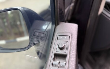 Volkswagen Multivan T6 рестайлинг, 2015 год, 3 200 000 рублей, 14 фотография