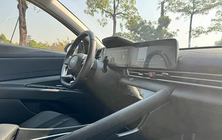 Hyundai Elantra, 2022 год, 1 600 000 рублей, 11 фотография