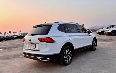 Volkswagen Tiguan II, 2023 год, 2 651 000 рублей, 4 фотография