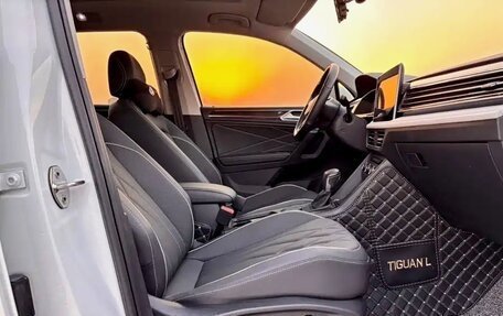 Volkswagen Tiguan II, 2023 год, 2 651 000 рублей, 9 фотография