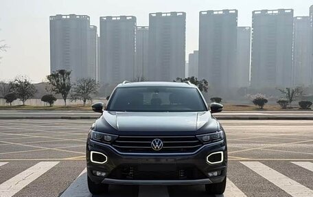 Volkswagen T-Roc I, 2021 год, 1 240 978 рублей, 2 фотография