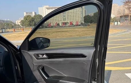 Volkswagen T-Roc I, 2021 год, 1 240 978 рублей, 12 фотография