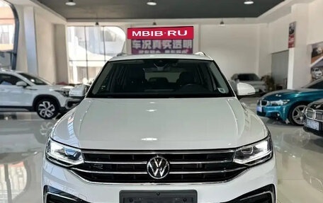 Volkswagen Tiguan II, 2023 год, 2 943 757 рублей, 2 фотография