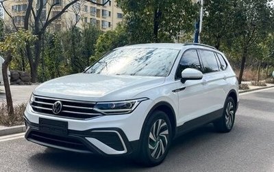 Volkswagen Tiguan II, 2021 год, 2 700 000 рублей, 1 фотография