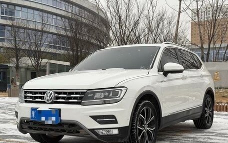 Volkswagen Tiguan II, 2021 год, 2 700 000 рублей, 1 фотография