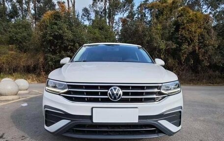 Volkswagen Tiguan II, 2021 год, 2 700 000 рублей, 1 фотография