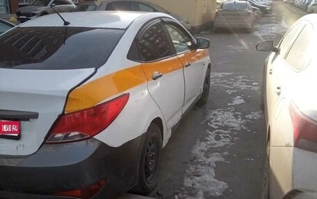 Hyundai Solaris II рестайлинг, 2016 год, 450 000 рублей, 1 фотография