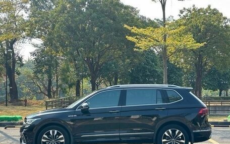 Volkswagen Tiguan II, 2021 год, 2 700 000 рублей, 7 фотография