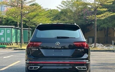 Volkswagen Tiguan II, 2021 год, 2 700 000 рублей, 6 фотография