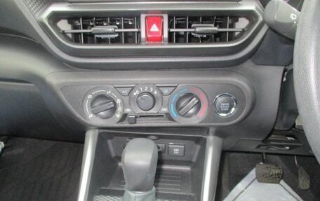 Toyota Raize I, 2022 год, 1 300 000 рублей, 14 фотография