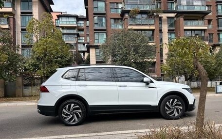 Volkswagen Tiguan II, 2021 год, 2 700 000 рублей, 8 фотография