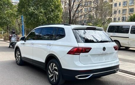 Volkswagen Tiguan II, 2021 год, 2 700 000 рублей, 7 фотография