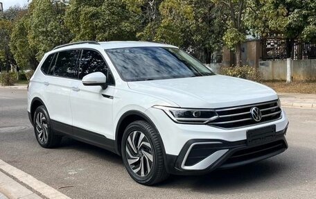 Volkswagen Tiguan II, 2021 год, 2 700 000 рублей, 3 фотография