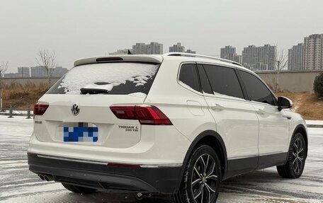 Volkswagen Tiguan II, 2021 год, 2 700 000 рублей, 4 фотография