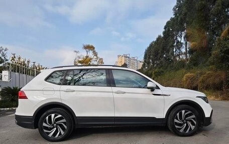 Volkswagen Tiguan II, 2021 год, 2 700 000 рублей, 5 фотография