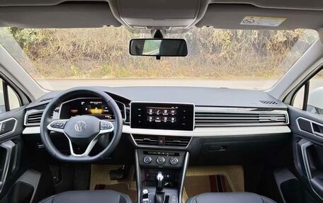 Volkswagen Tiguan II, 2021 год, 2 700 000 рублей, 9 фотография