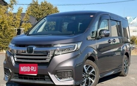 Honda Stepwgn IV, 2018 год, 1 850 000 рублей, 2 фотография