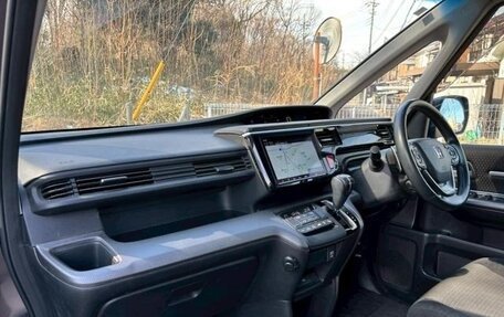 Honda Stepwgn IV, 2018 год, 1 850 000 рублей, 10 фотография