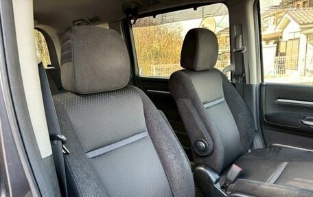 Honda Stepwgn IV, 2018 год, 1 850 000 рублей, 16 фотография