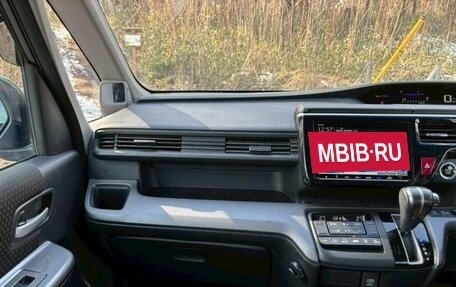 Honda Stepwgn IV, 2018 год, 1 850 000 рублей, 11 фотография