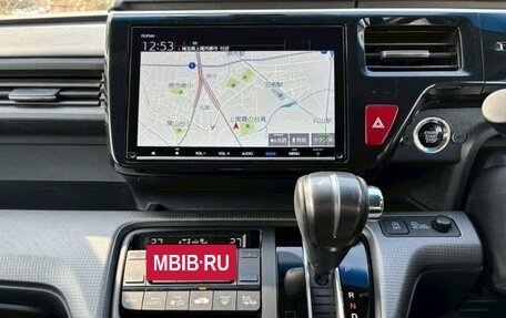 Honda Stepwgn IV, 2018 год, 1 850 000 рублей, 12 фотография