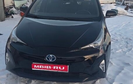 Toyota Prius IV XW50, 2016 год, 1 850 000 рублей, 1 фотография
