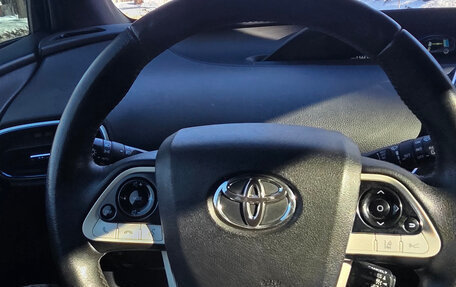 Toyota Prius IV XW50, 2016 год, 1 850 000 рублей, 4 фотография