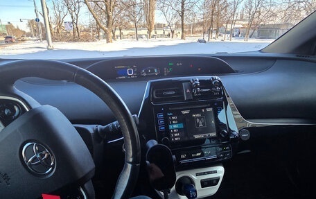 Toyota Prius IV XW50, 2016 год, 1 850 000 рублей, 6 фотография