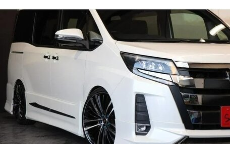 Toyota Noah III, 2017 год, 2 005 000 рублей, 1 фотография