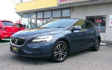 Volvo V40 II рестайлинг, 2019 год, 1 270 000 рублей, 1 фотография
