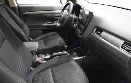 Mitsubishi Outlander III рестайлинг 3, 2018 год, 1 457 910 рублей, 12 фотография