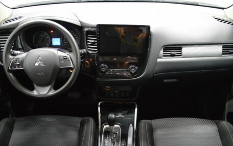 Mitsubishi Outlander III рестайлинг 3, 2018 год, 1 457 910 рублей, 14 фотография