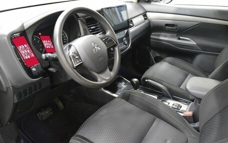 Mitsubishi Outlander III рестайлинг 3, 2018 год, 1 457 910 рублей, 10 фотография