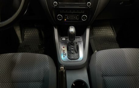 Volkswagen Jetta VI, 2011 год, 780 000 рублей, 13 фотография