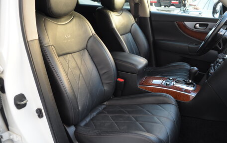 Infiniti FX II, 2011 год, 2 200 000 рублей, 31 фотография