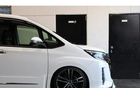 Toyota Noah III, 2017 год, 2 005 000 рублей, 6 фотография