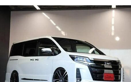 Toyota Noah III, 2017 год, 2 005 000 рублей, 2 фотография