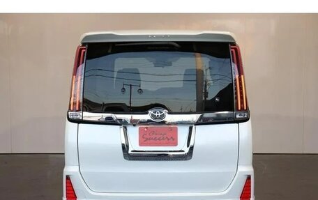 Toyota Noah III, 2017 год, 2 005 000 рублей, 5 фотография