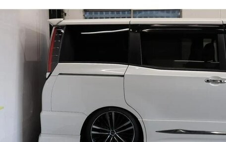 Toyota Noah III, 2017 год, 2 005 000 рублей, 19 фотография