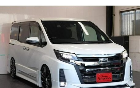 Toyota Noah III, 2017 год, 2 005 000 рублей, 22 фотография